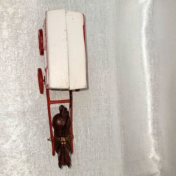 Vintage Cast Iron Fresh Milk Wagon with Horse and Milkman. - Picture 7 of 14